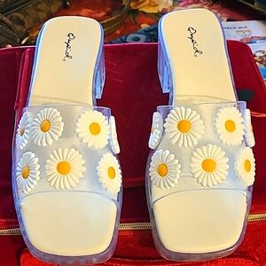 Daisies For Days Platform Mules NEW DOLLSKILL Qupid